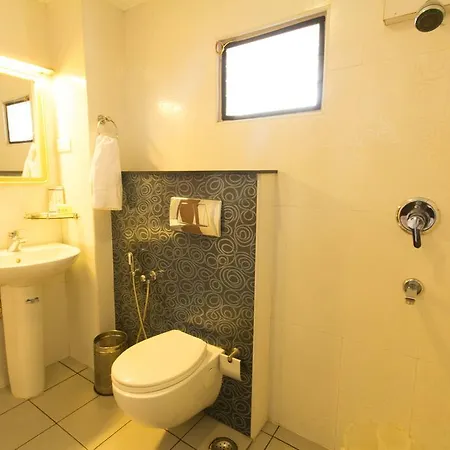 Hotel Aiswarya Kochi Room photo