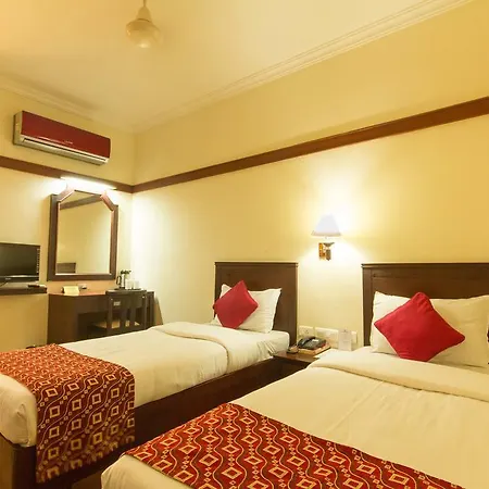 Hotel Aiswarya Kochi Room photo
