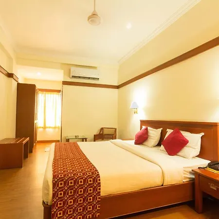 Hotel Aiswarya Kochi Room photo