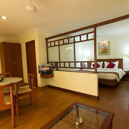 Hotel Aiswarya Kochi Room photo