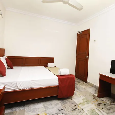 Hotel Aiswarya Kochi Exterior photo